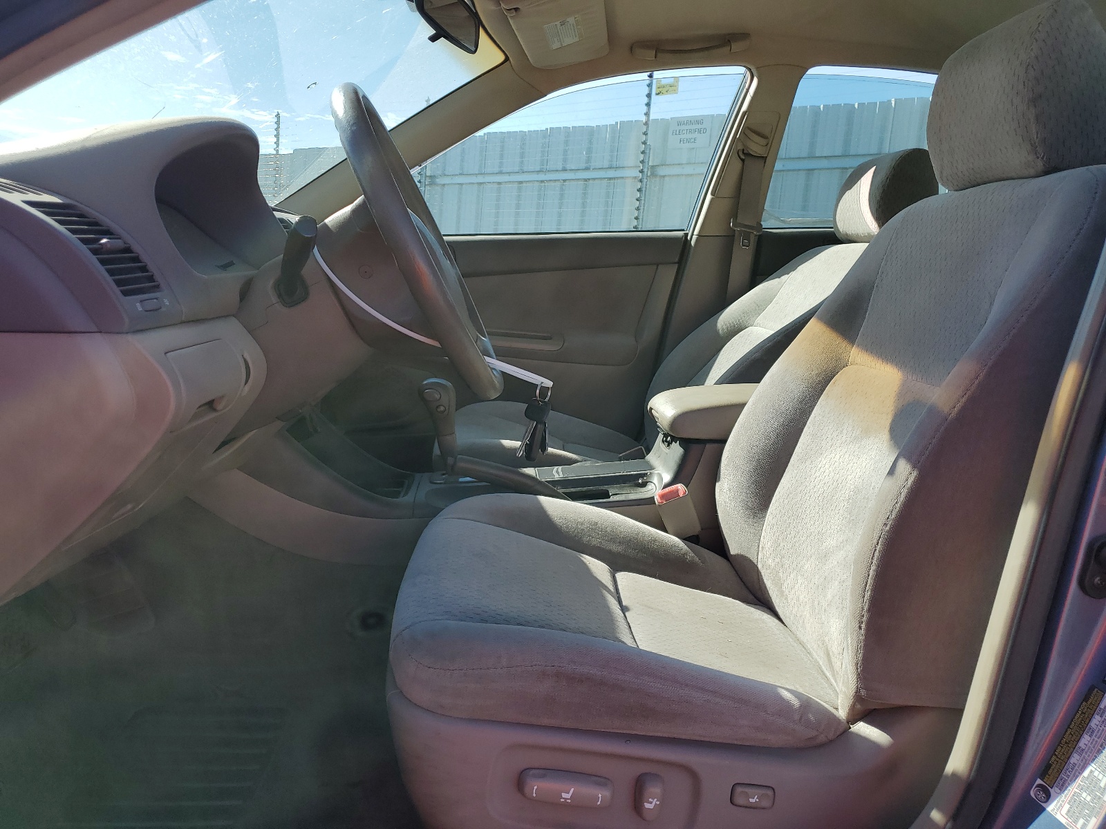 4T1BE32K34U929359 2004 Toyota Camry Le