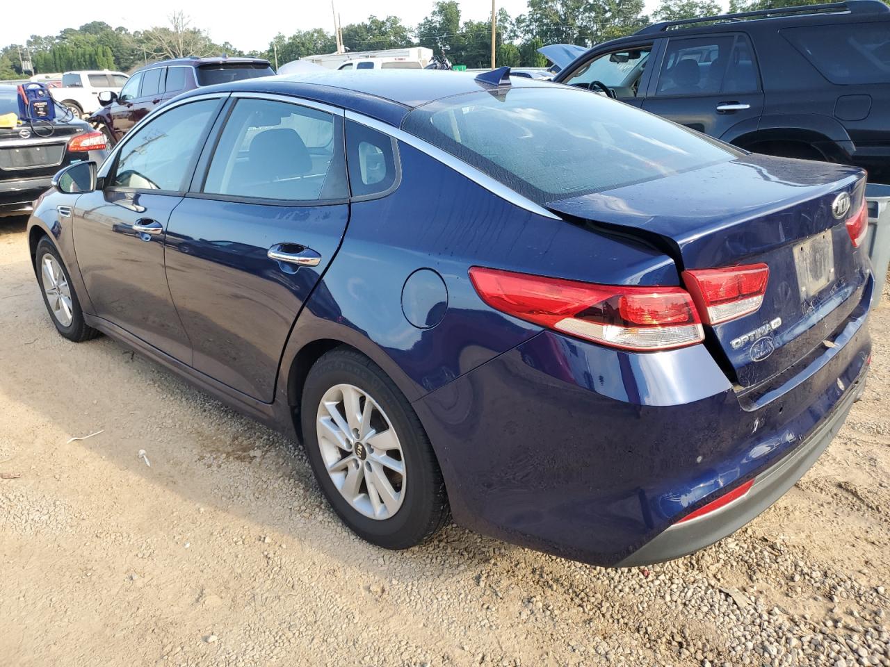 5XXGT4L35JG250594 2018 KIA OPTIMA - Image 2