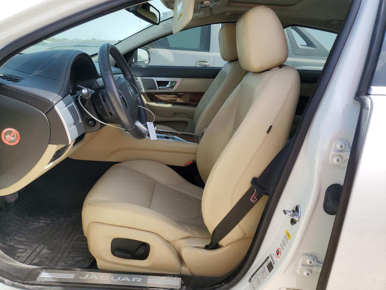 2015 Jaguar Xf 2.0T Premium VIN: SAJWA0FS2FPU87395 Lot: 63805154