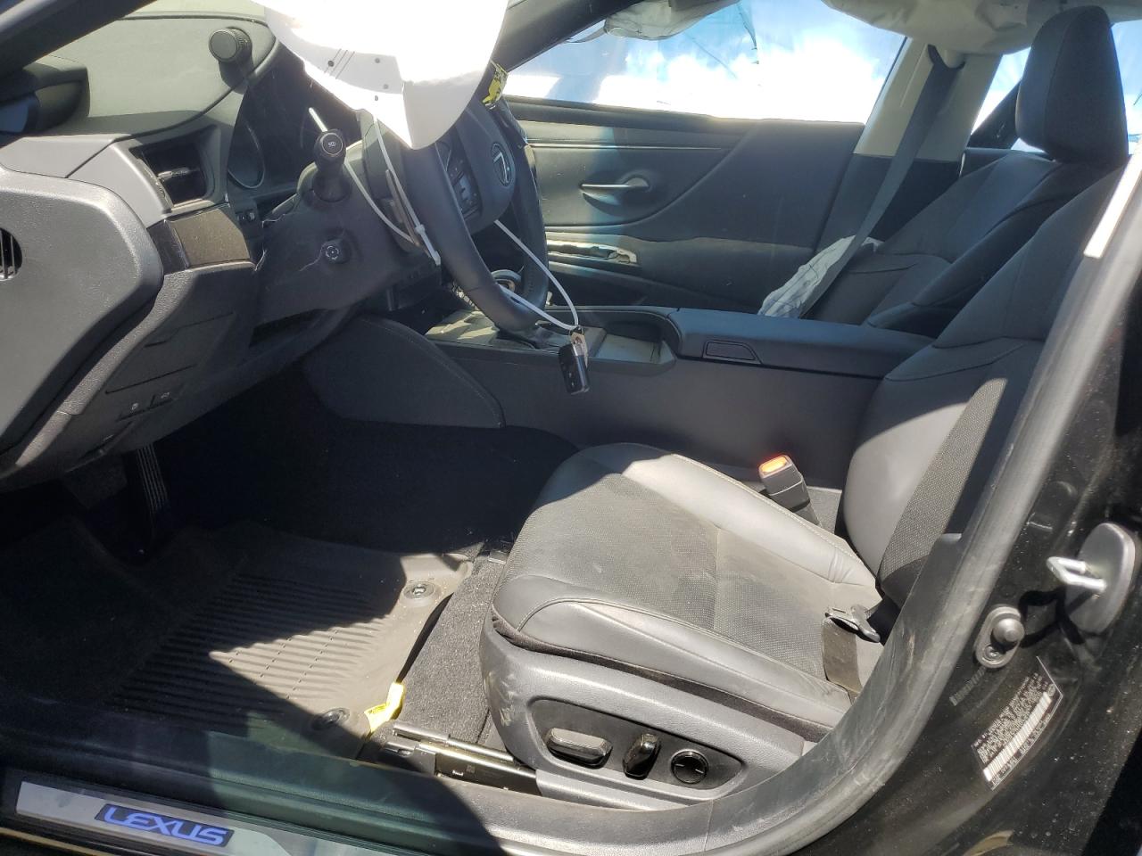 2023 Lexus ES - Image 7
