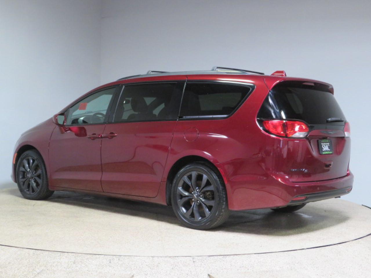 2018 Chrysler Pacifica - Image 4
