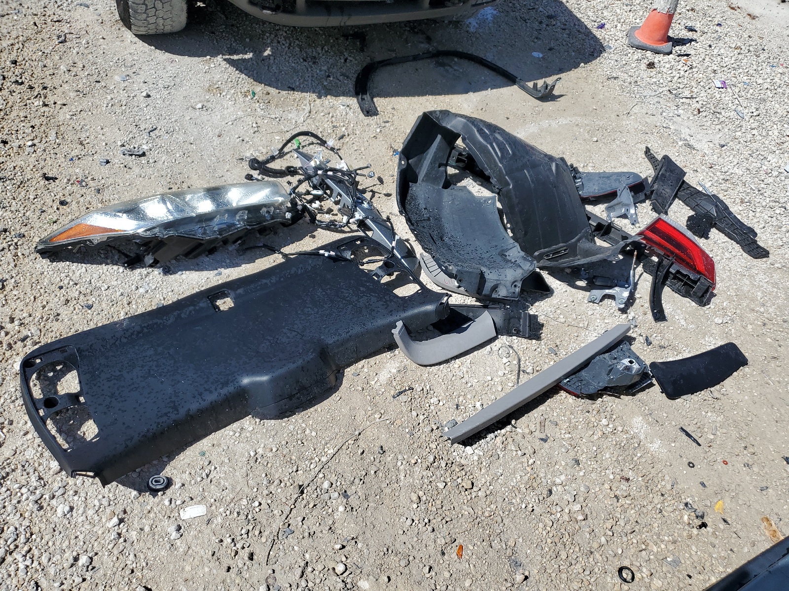 5TDZARFHXKS047493 2019 Toyota Highlander Le