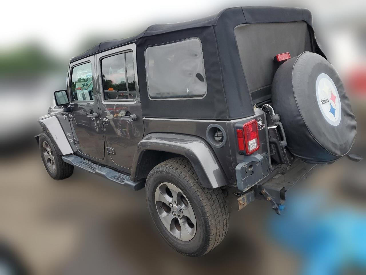 1C4NJWEG8HL705072 2017 Jeep Wgr 4D 4X4