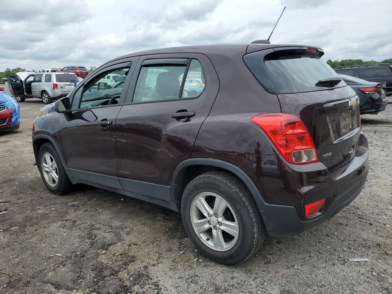 KL7CJKSB7LB349425 2020 CHEVROLET TRAX - Image 2