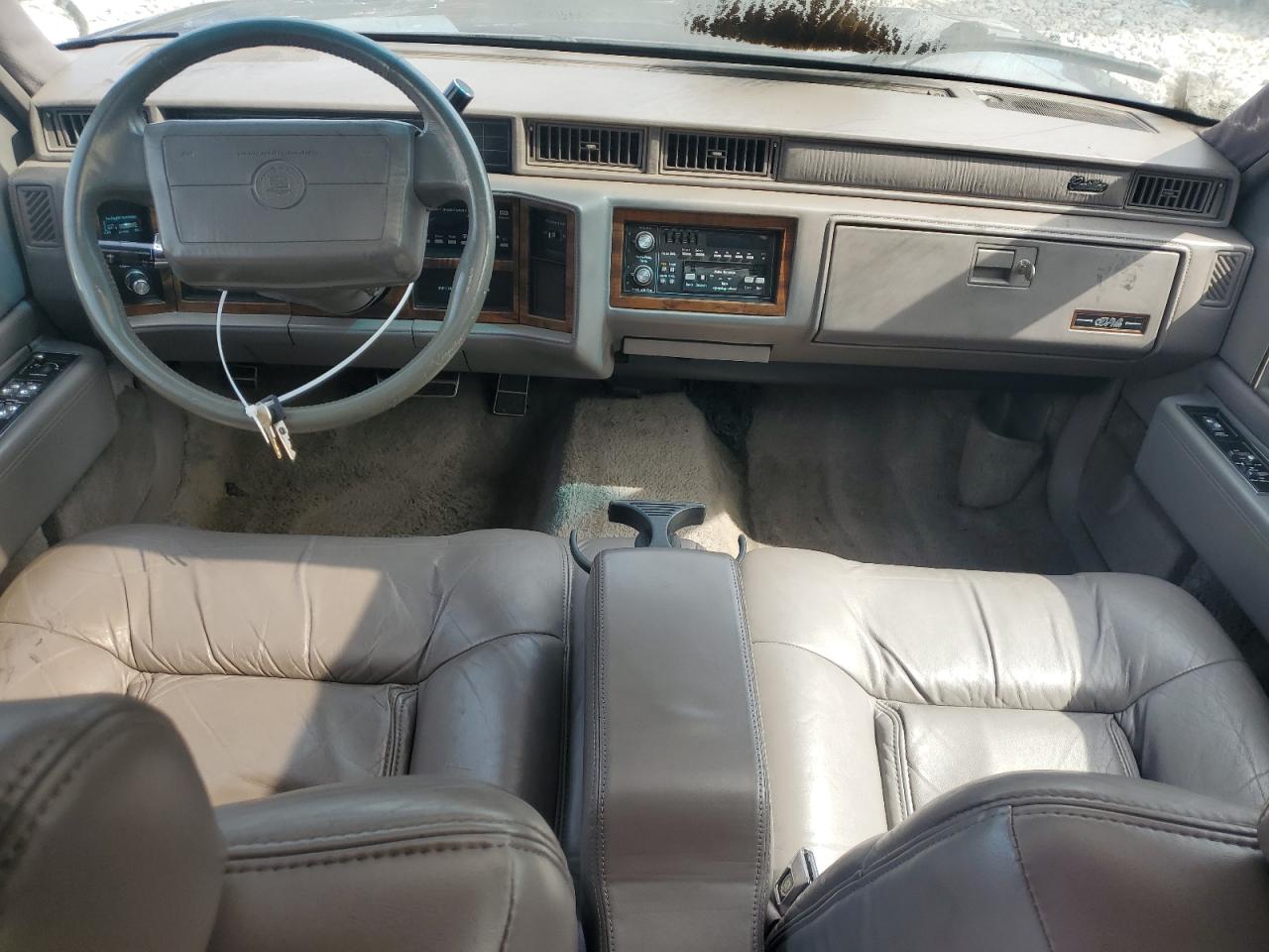 1992 Cadillac Deville VIN: 1G6CD53B0N4327884 Lot: 61613294