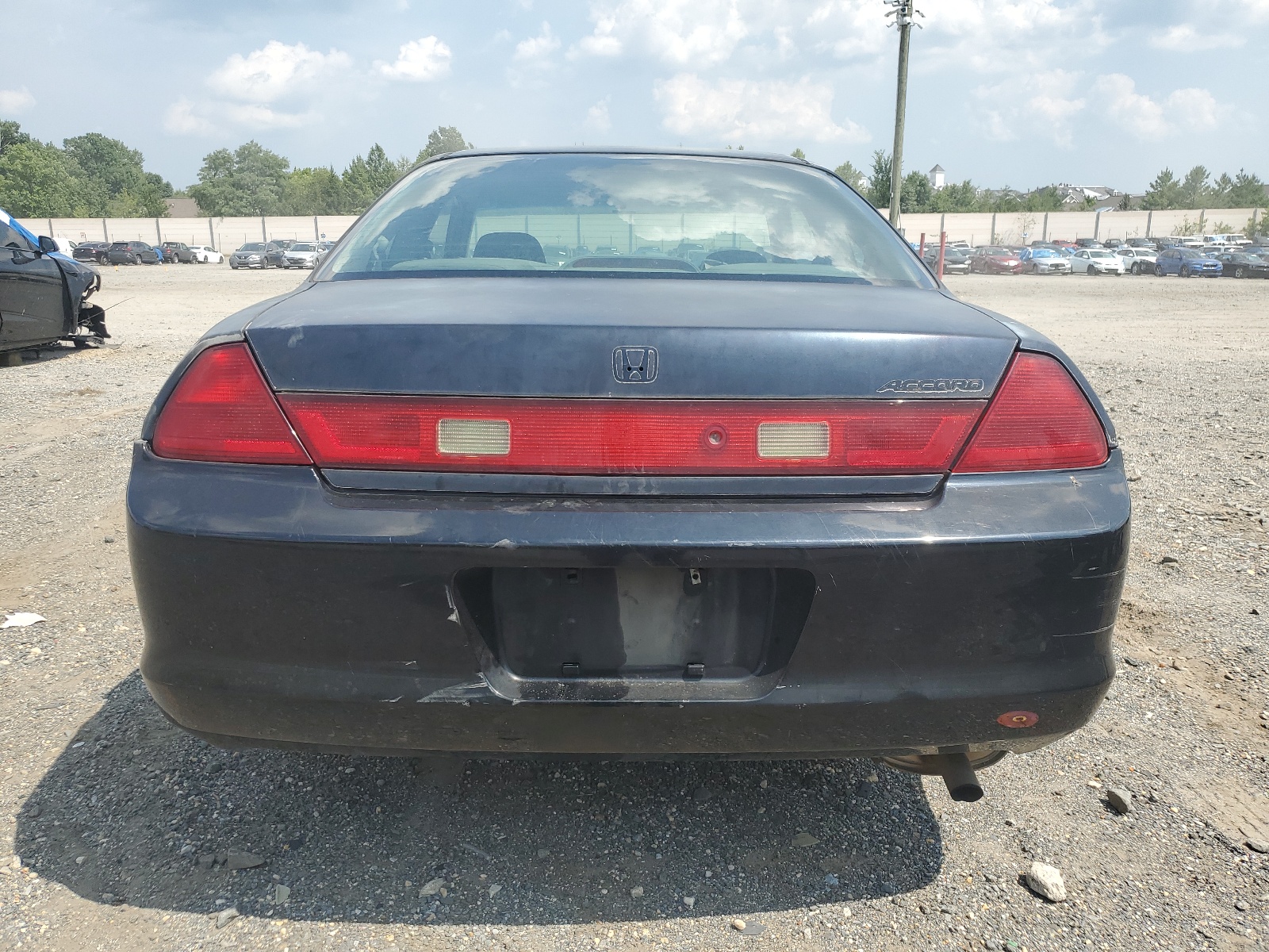 1HGCG3168YA009680 2000 Honda Accord Lx