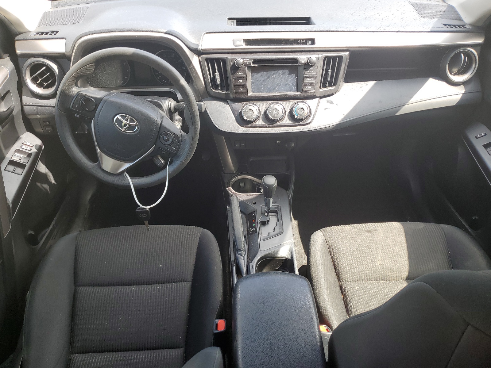 JTMZFREVXJD127329 2018 Toyota Rav4 Le