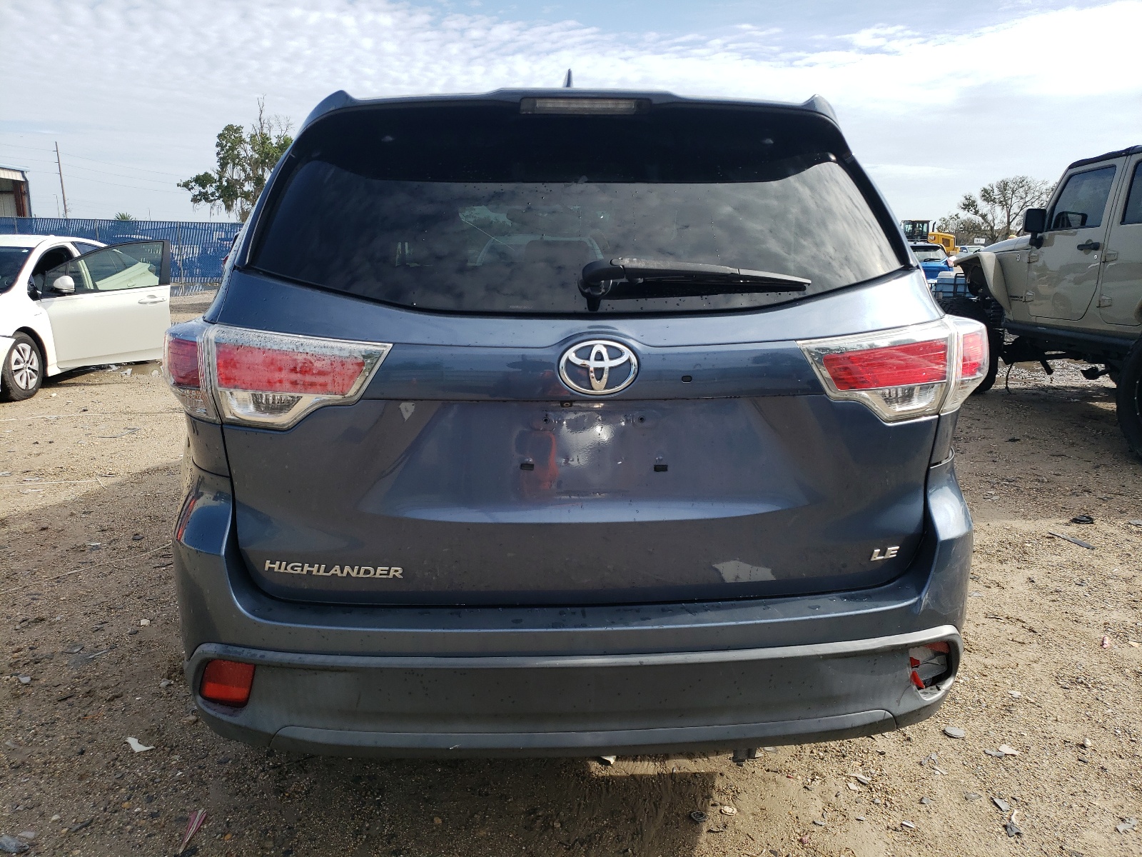 5TDZKRFH2FS067420 2015 Toyota Highlander Le