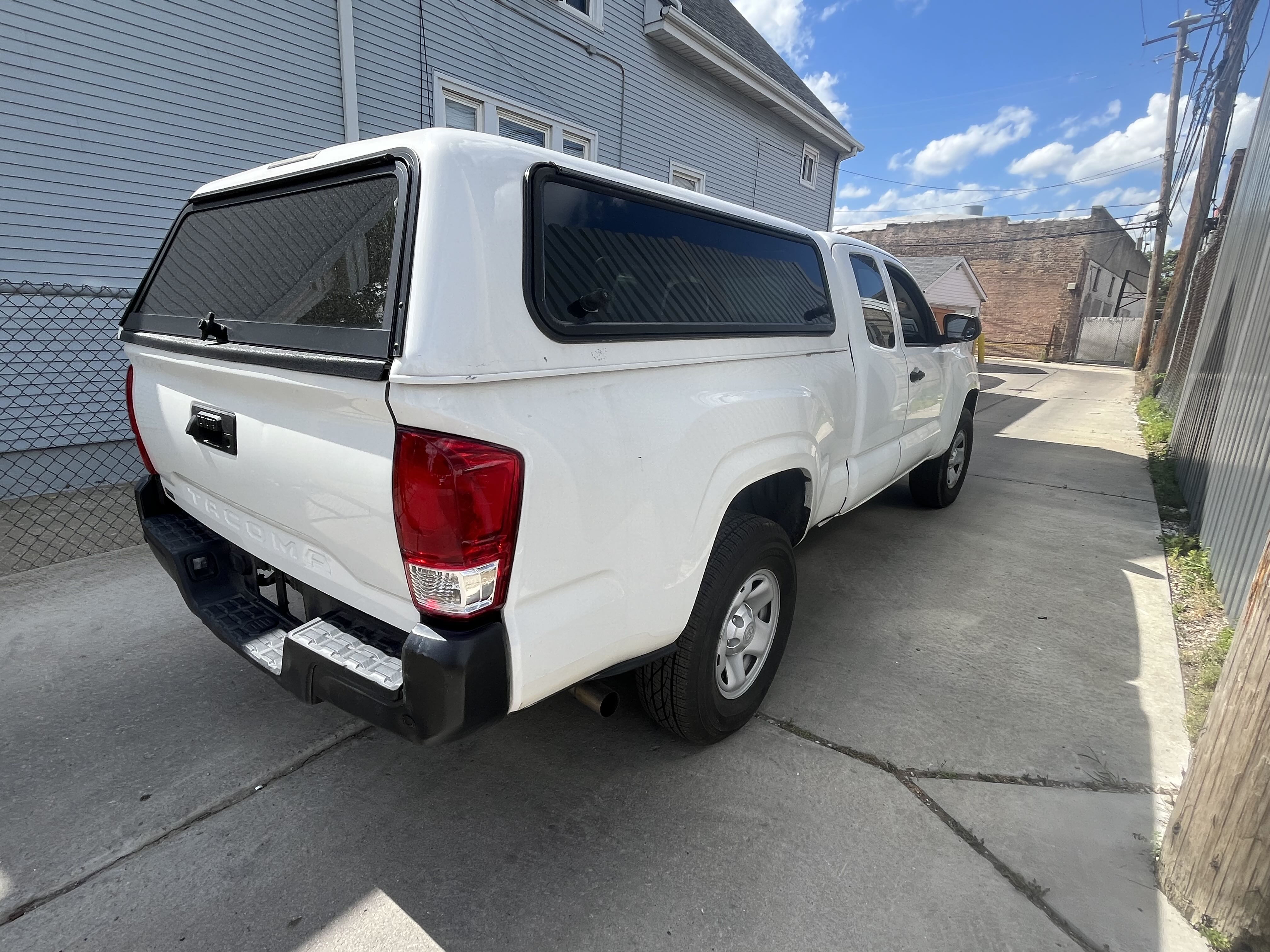 2018 Toyota Tacoma Access Cab vin: 5TFRX5GN0JX105048