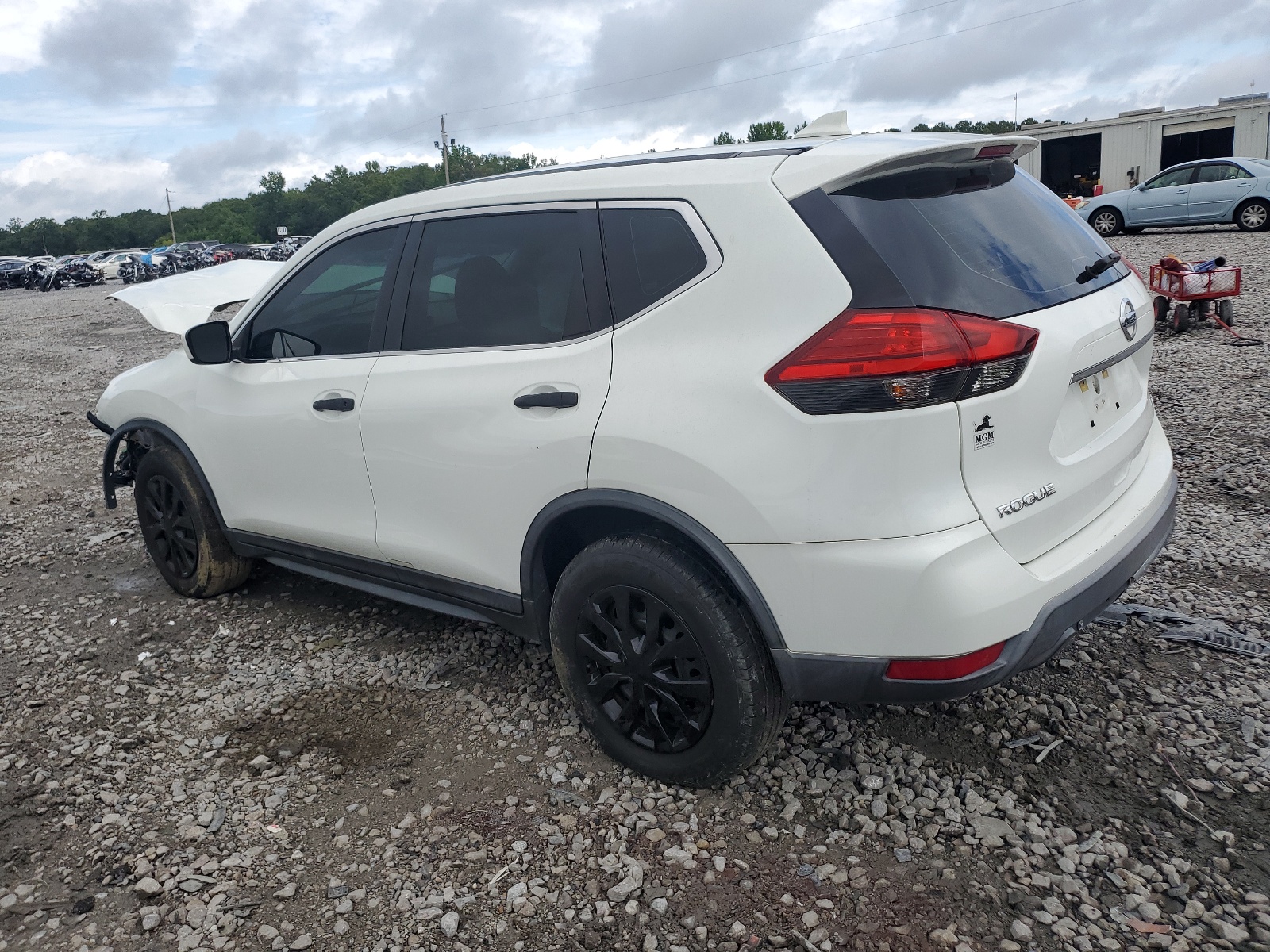 2017 Nissan Rogue S vin: KNMAT2MV4HP565786