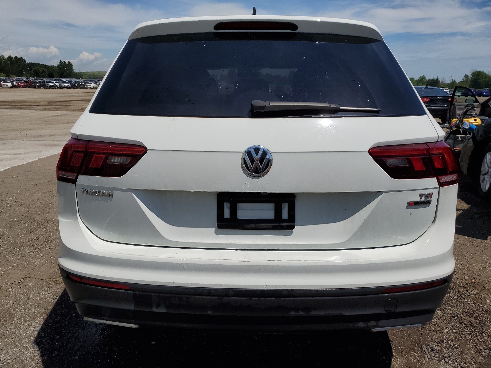 3VV2B7AX7JM115928 2018 Volkswagen Tiguan Se