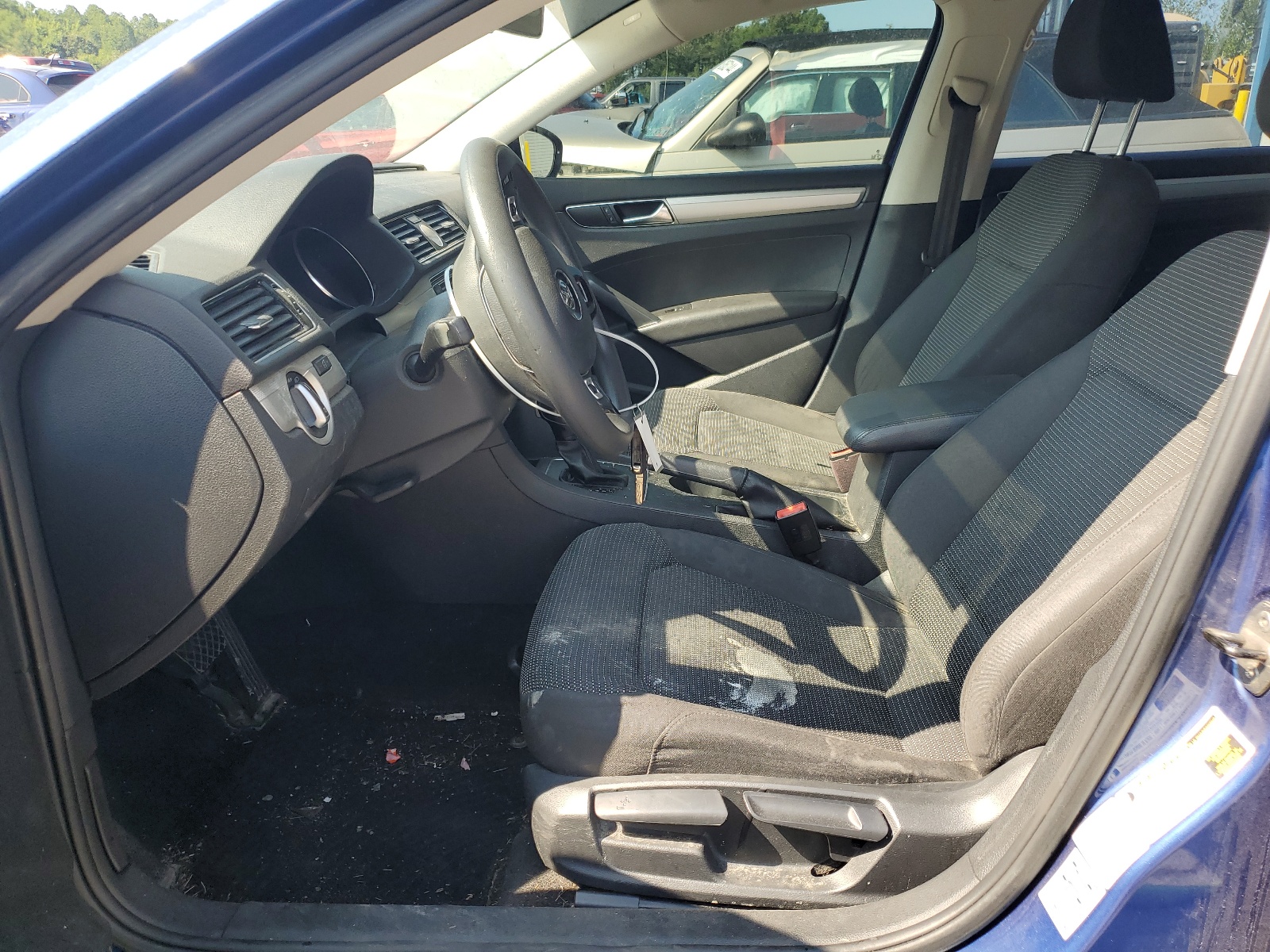 1VWAT7A35HC057959 2017 Volkswagen Passat S