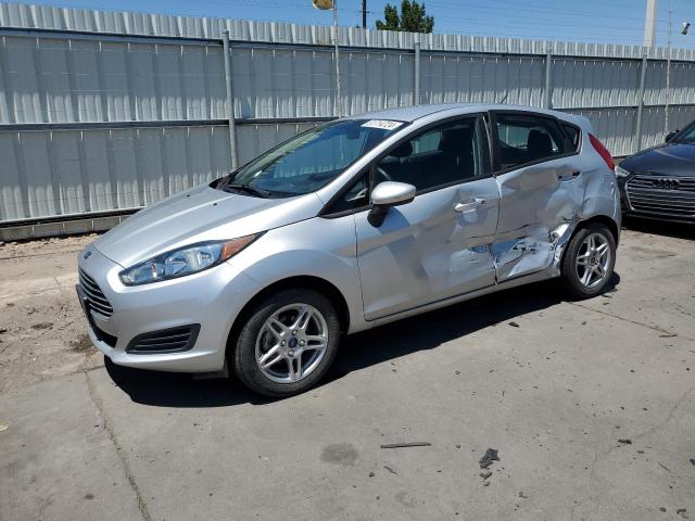  FORD FIESTA 2017 Серебристый