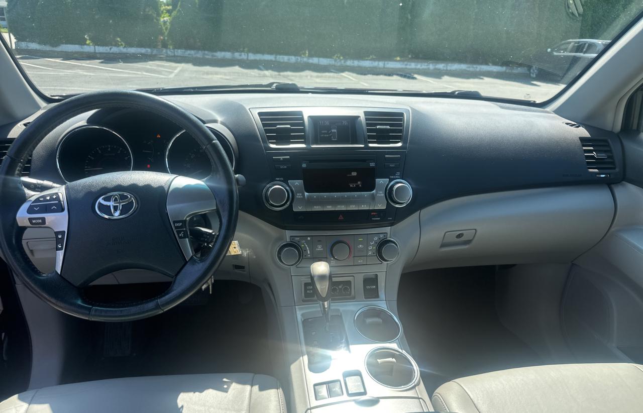 2011 Toyota Highlander Base VIN: 5TDBK3EH2BS049073 Lot: 64163714