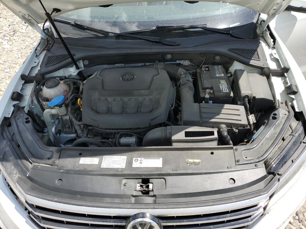 1VWBA7A35JC041681 2018 Volkswagen Passat Se