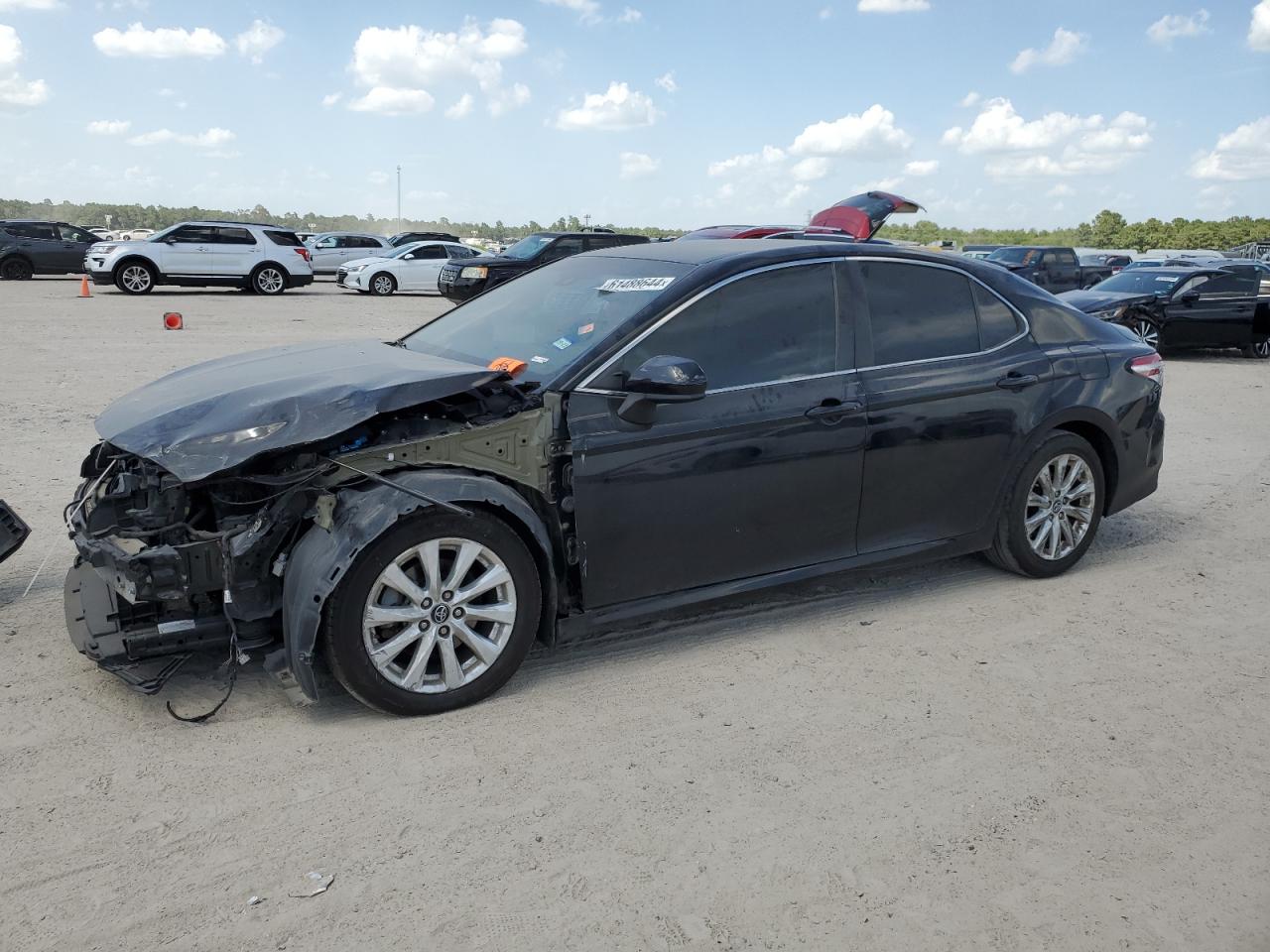 4T1B11HKXJU668976 2018 TOYOTA CAMRY - Image 1