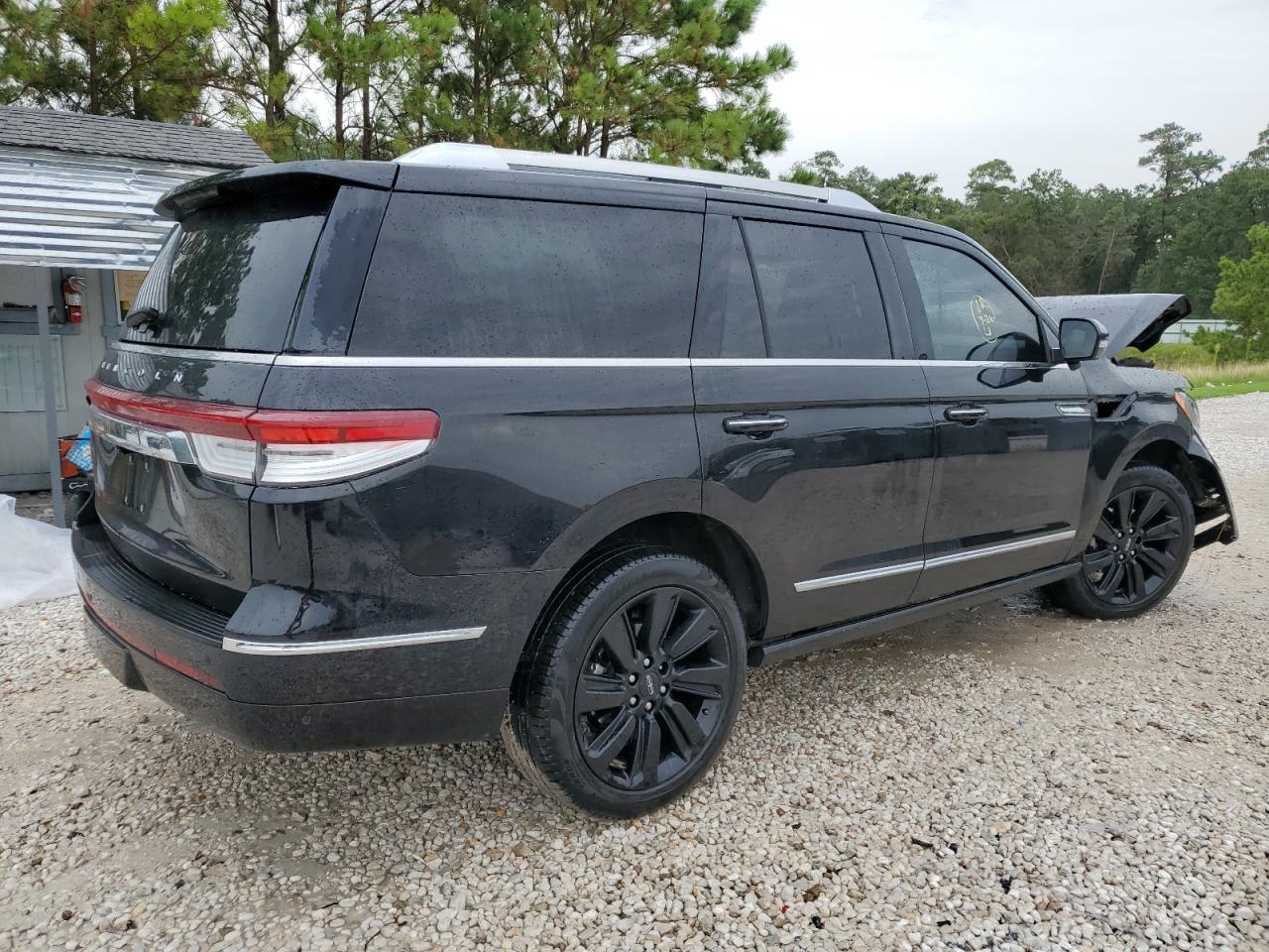 2022 Lincoln Navigator - Image 3