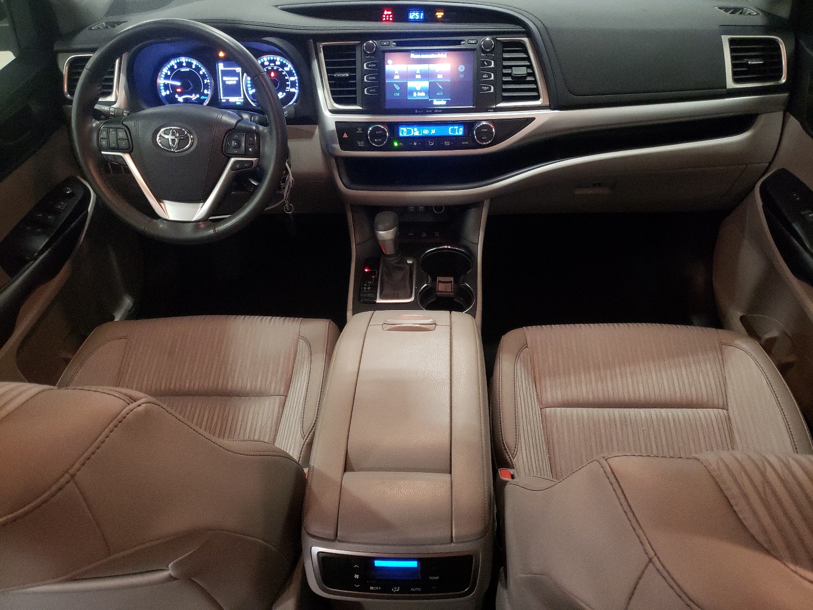 5TDBZRFH6KS993567 2019 Toyota Highlander Le