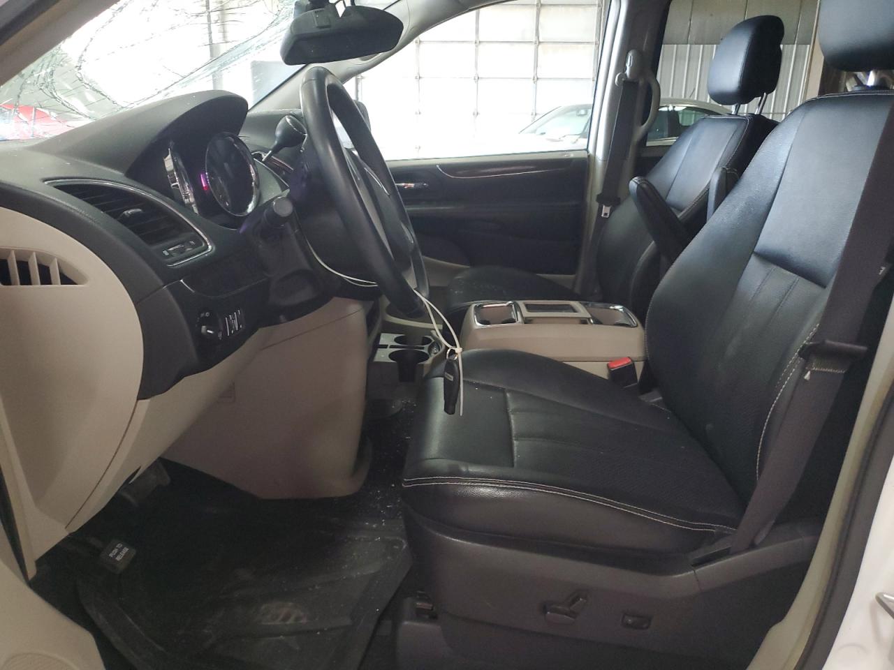 2016 Chrysler Town & Country Touring L VIN: 2C4RC1CG3GR138337 Lot: 64064094