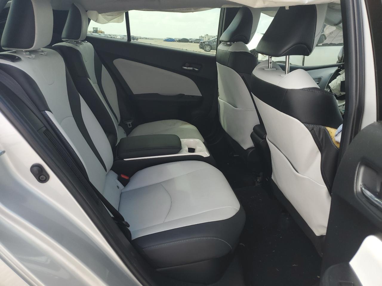 2017 Toyota Prius - Image 10