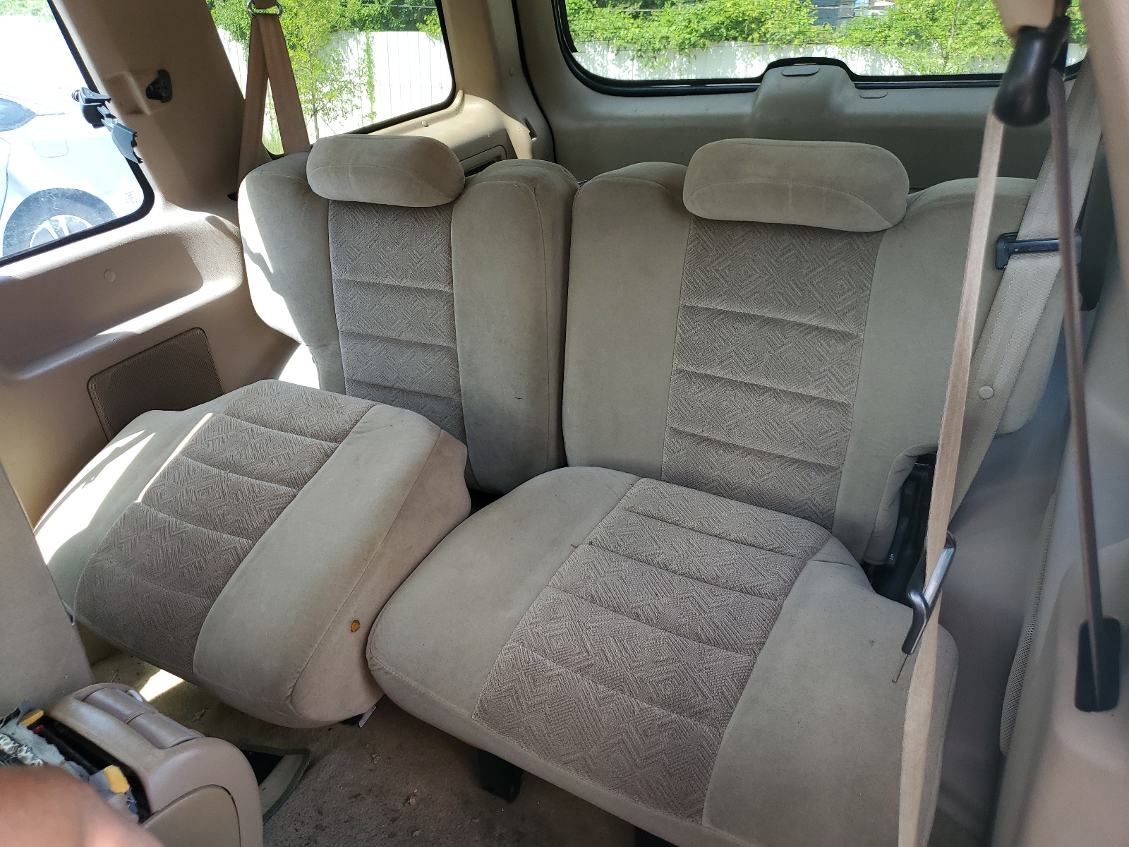 1FMYU60E7YUA49394 2000 Ford Explorer Sport