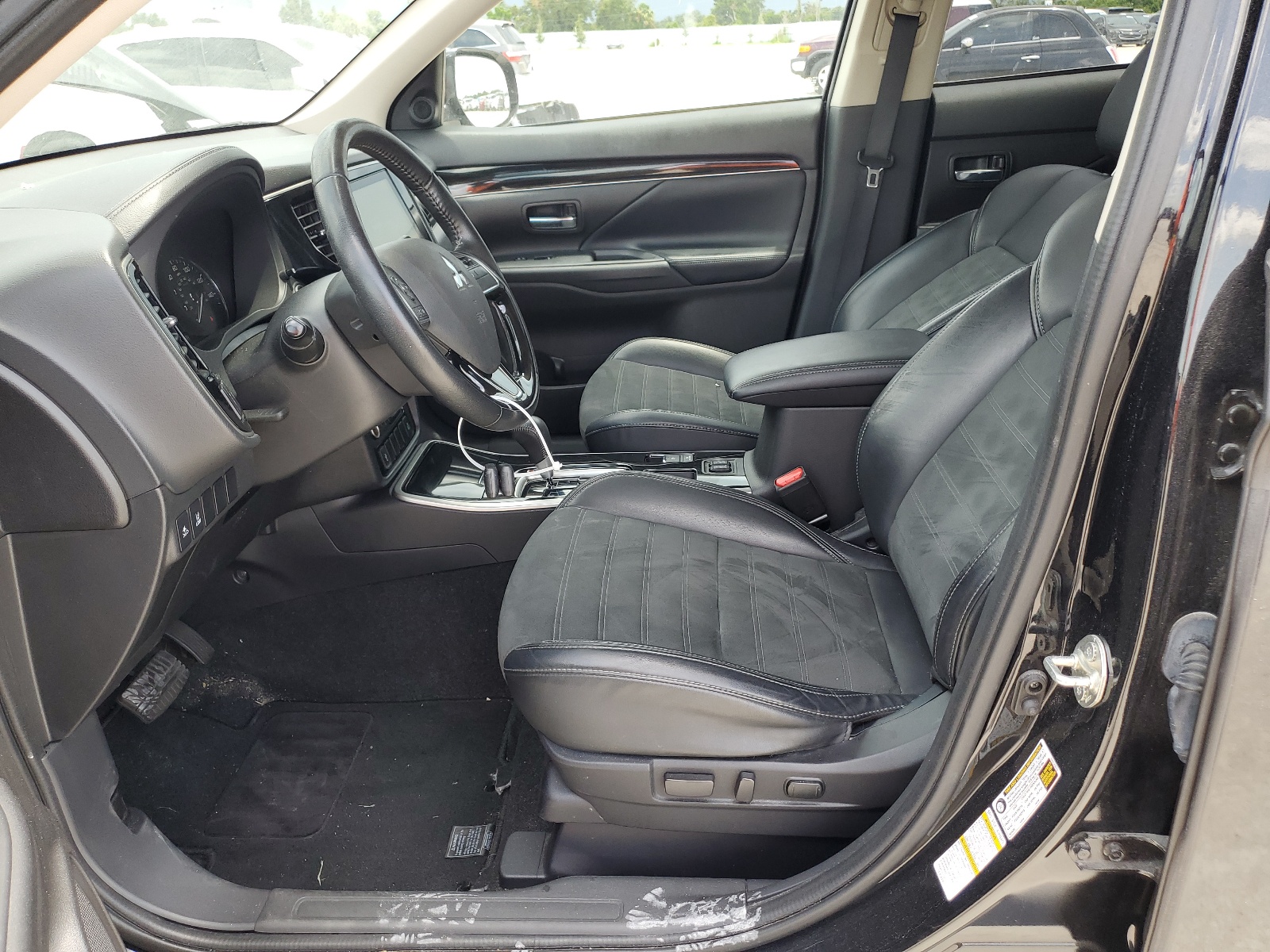 JA4AD3A31LZ038527 2020 Mitsubishi Outlander Se