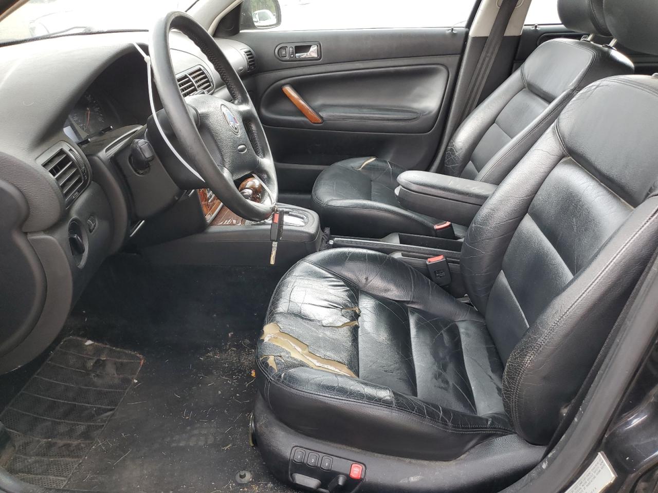 2000 Volkswagen Passat Glx 4Motion VIN: WVWUH23B1YE318484 Lot: 64094344