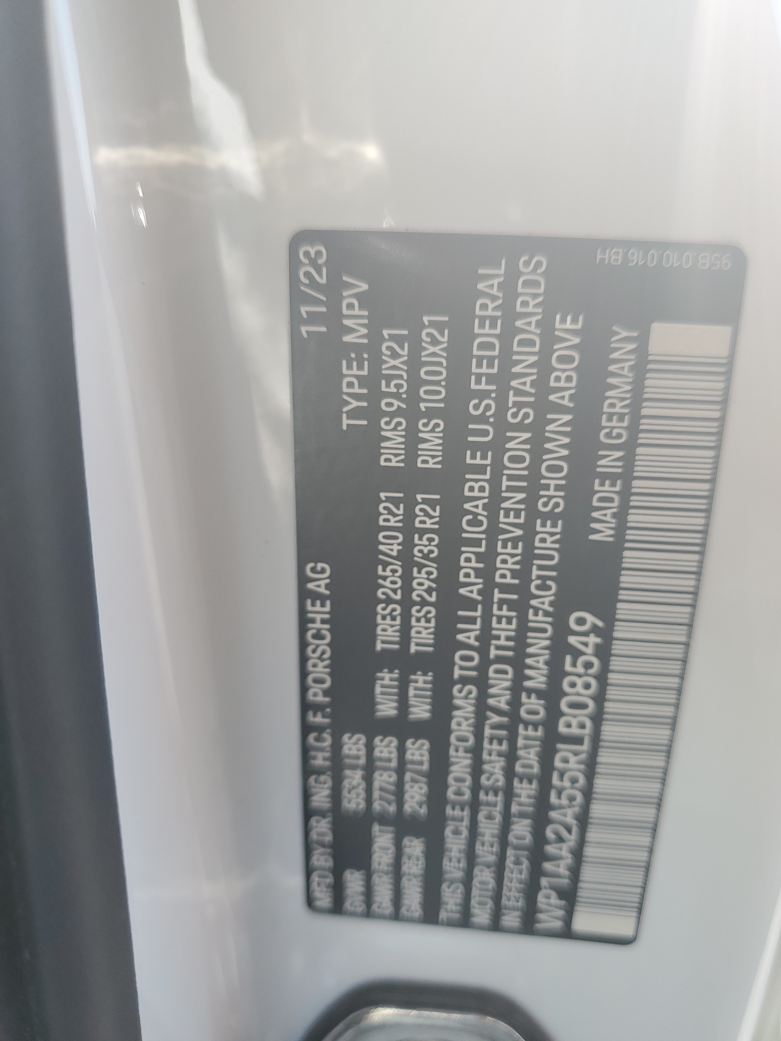 WP1AA2A55RLB08549 2024 Porsche Macan Base