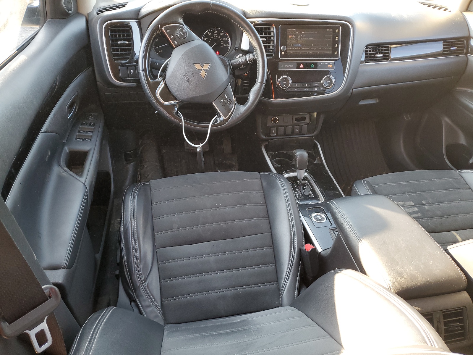 JA4AZ3A32KZ012891 2019 Mitsubishi Outlander Se