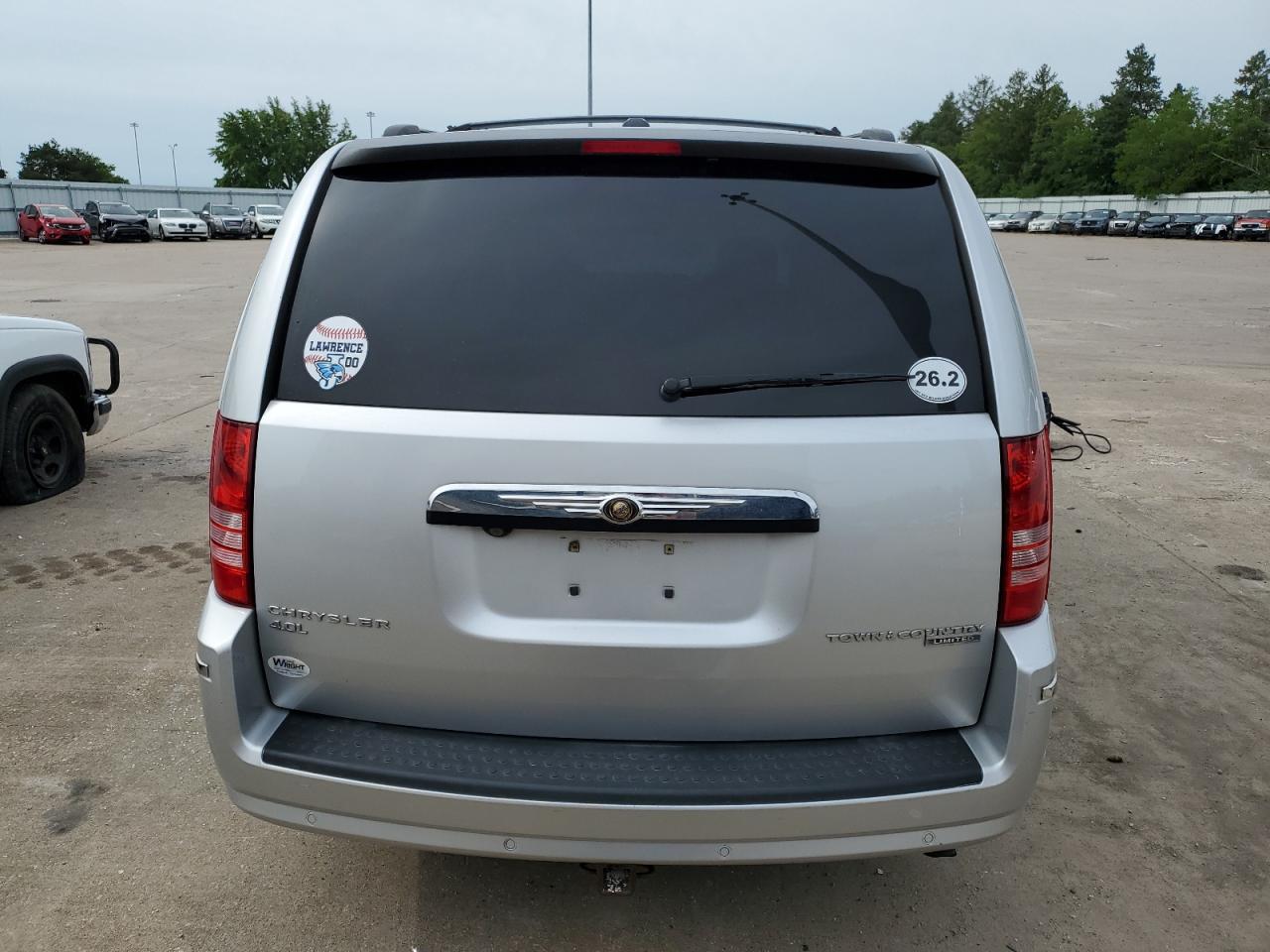 2010 Chrysler Town & Country Limited VIN: 2A4RR7DX8AR451613 Lot: 62293924