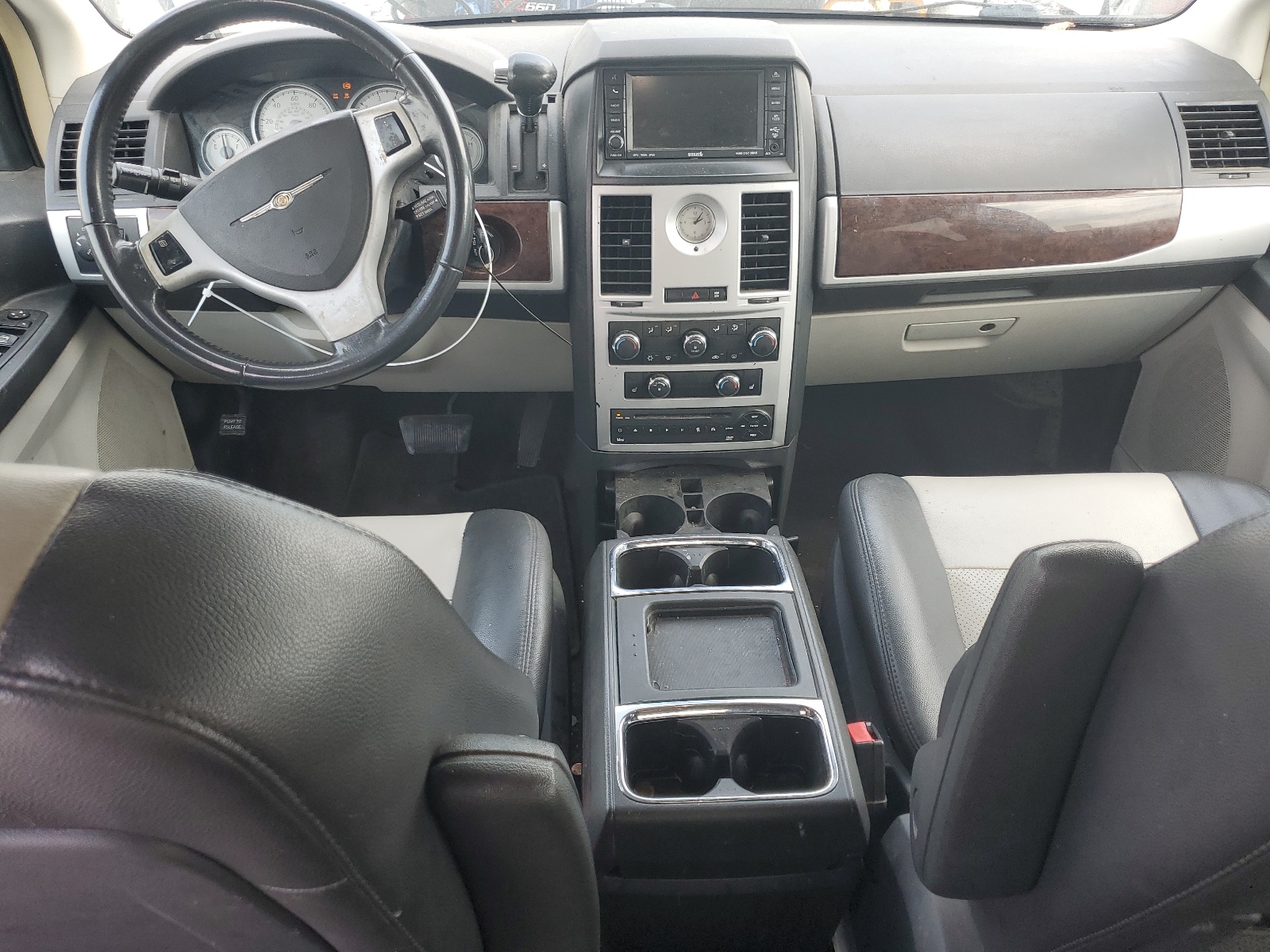 2A4RR8DX1AR494860 2010 Chrysler Town & Country Touring Plus