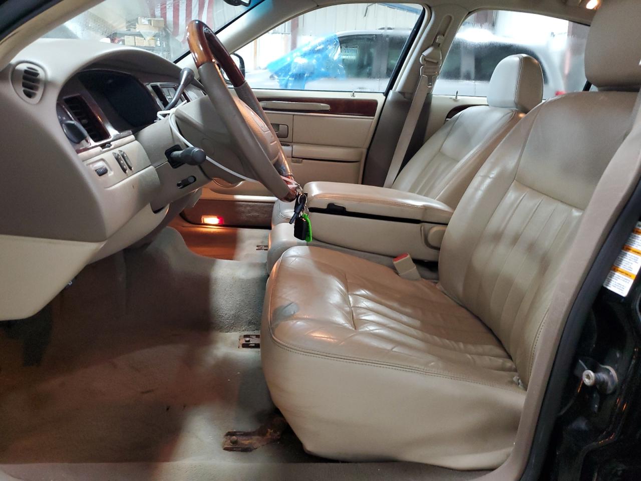 2003 Lincoln Town Car Signature VIN: 1LNHM82W23Y684607 Lot: 65454754