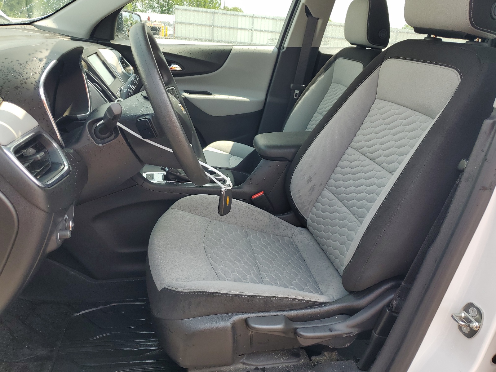 2GNAXREV7J6172213 2018 Chevrolet Equinox Ls