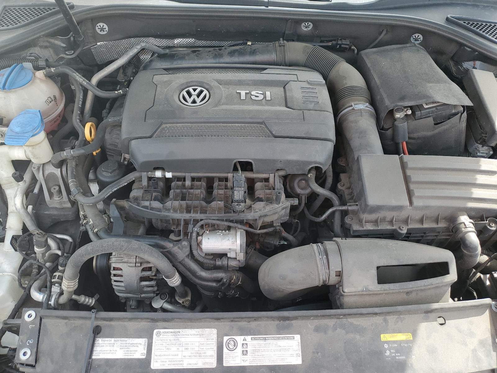 1VWDT7A32HC003287 2017 Volkswagen Passat R-Line