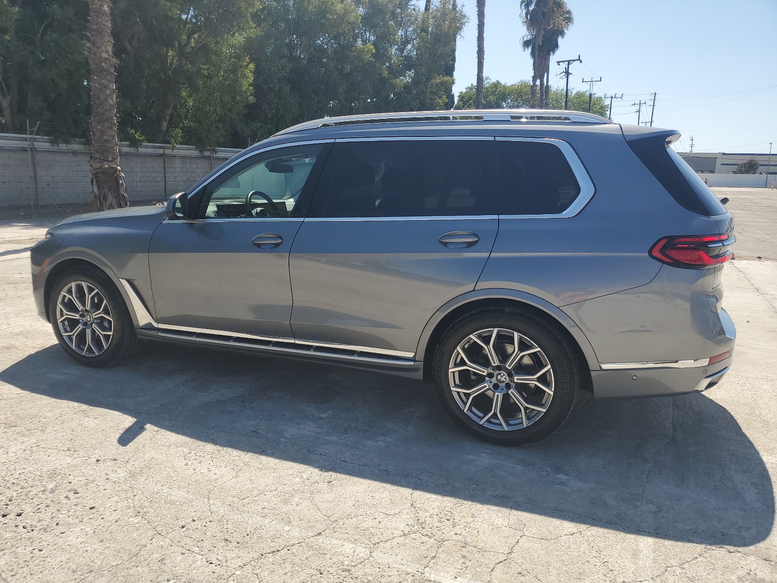 2023 BMW X7 xDrive40I vin: 5UX23EM05P9P12029