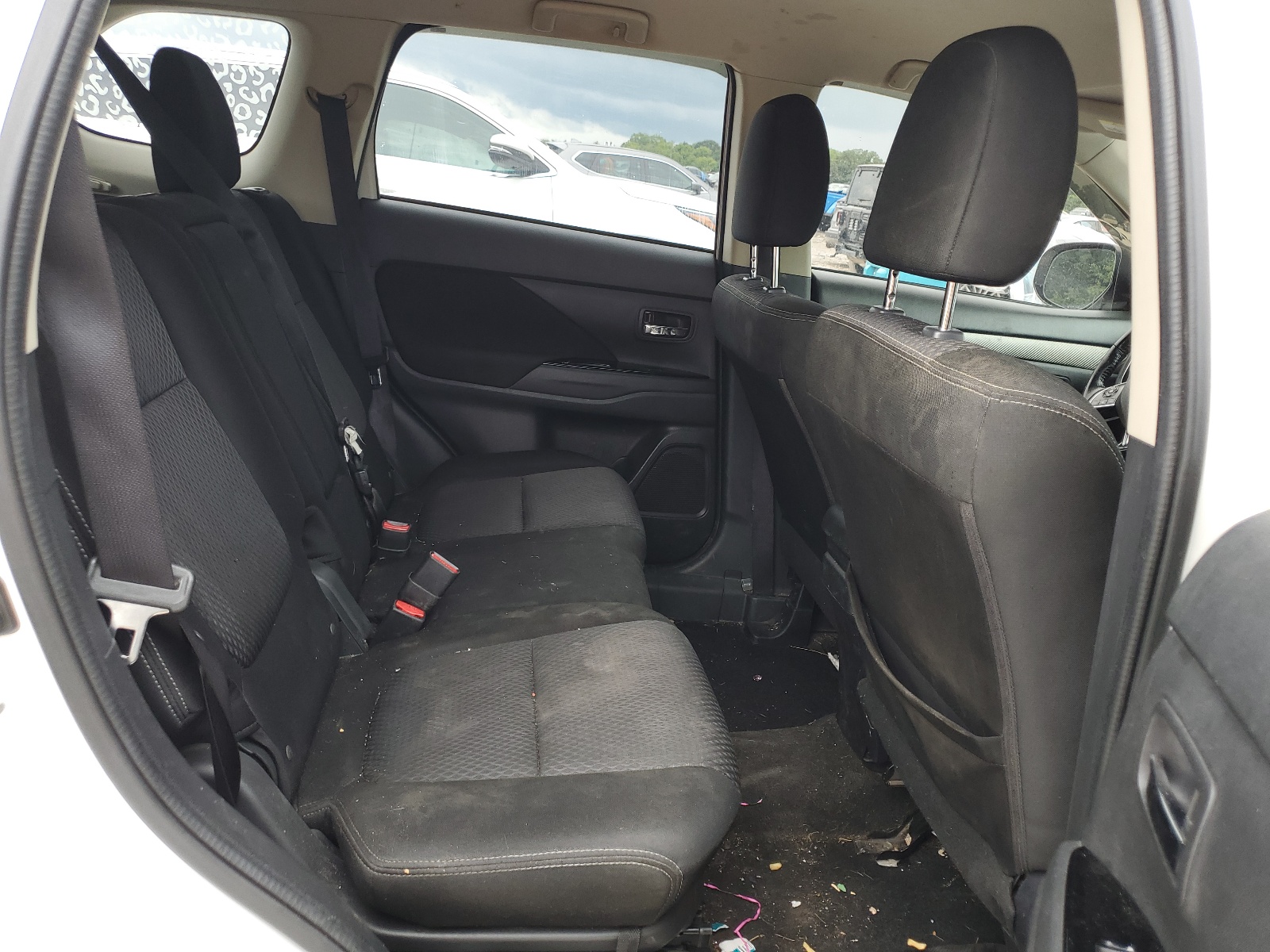 JA4AZ3A34GZ004802 2016 Mitsubishi Outlander Se