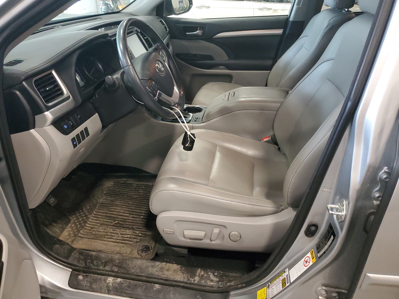 5TDJZRFH4JS542079 2018 Toyota Highlander Se