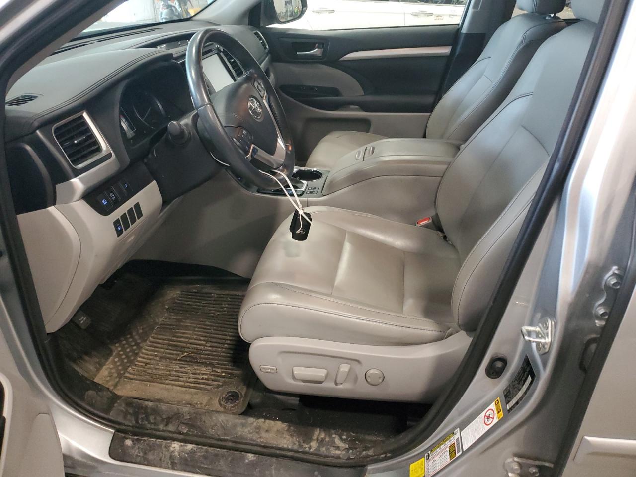 2018 Toyota Highlander Se VIN: 5TDJZRFH4JS542079 Lot: 63827044