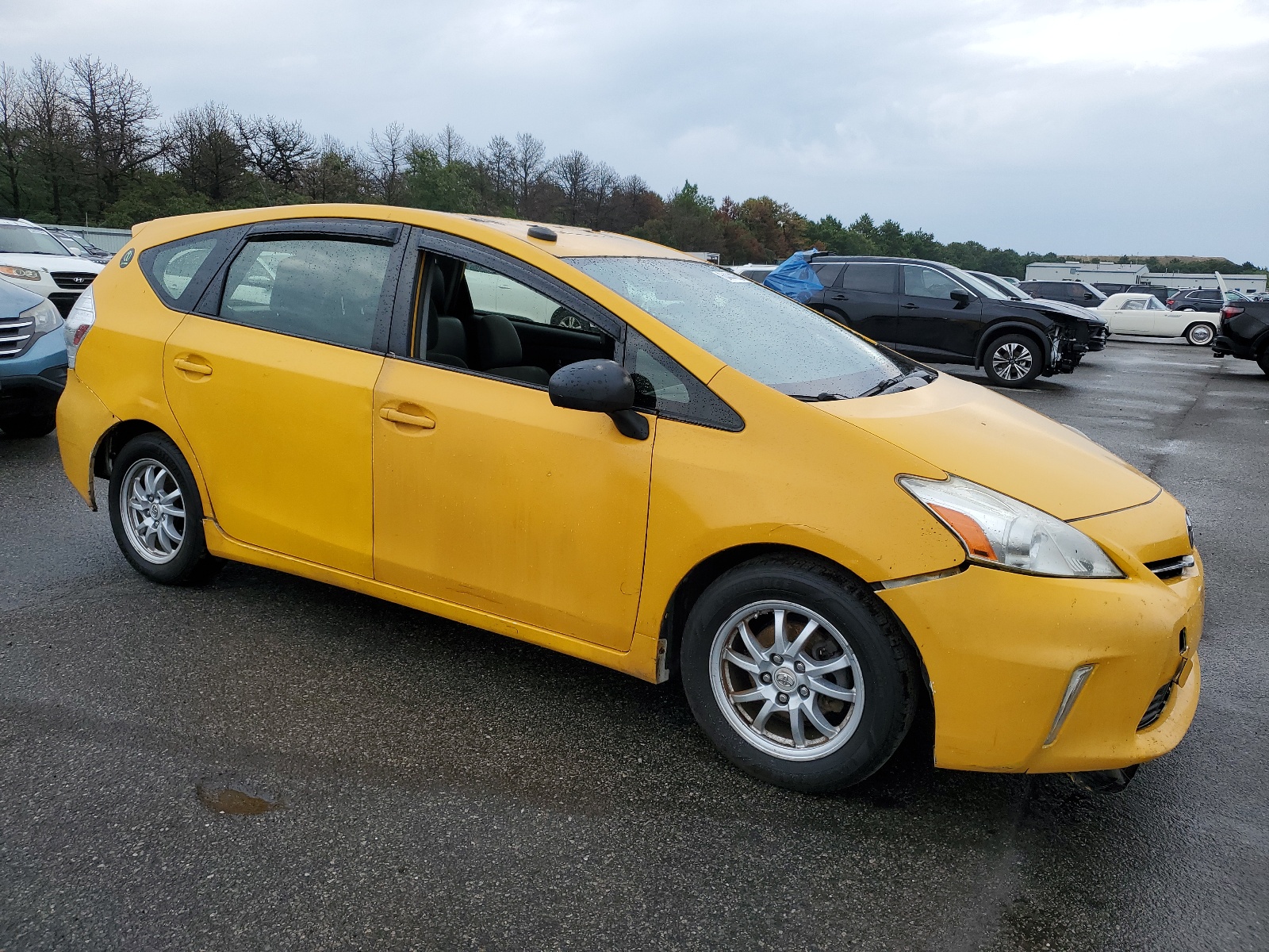 2014 Toyota Prius V vin: JTDZN3EUXEJ008209