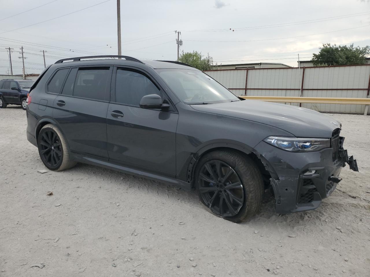 2022 BMW X7 - Image 4