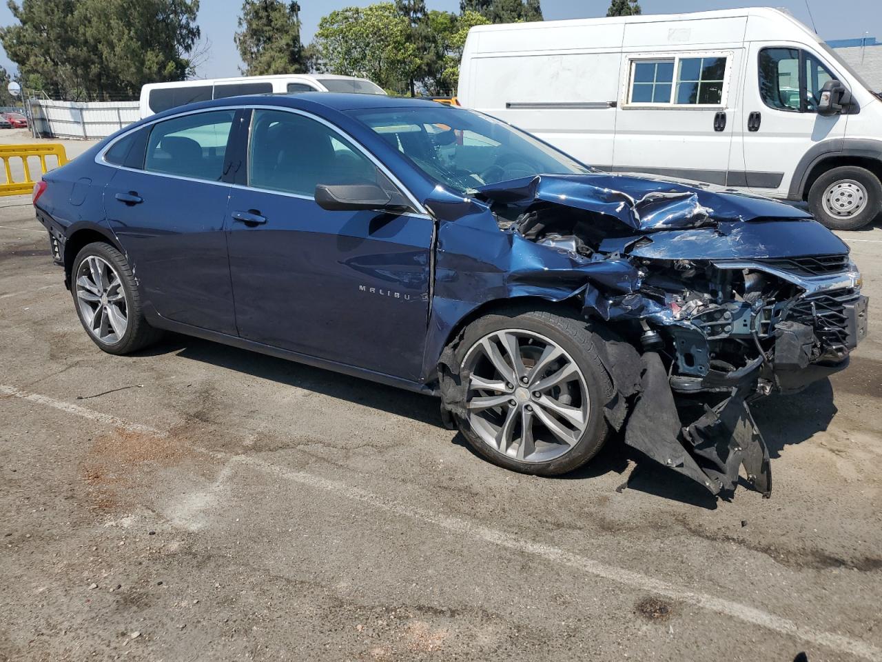 2022 Chevrolet Malibu - Image 4