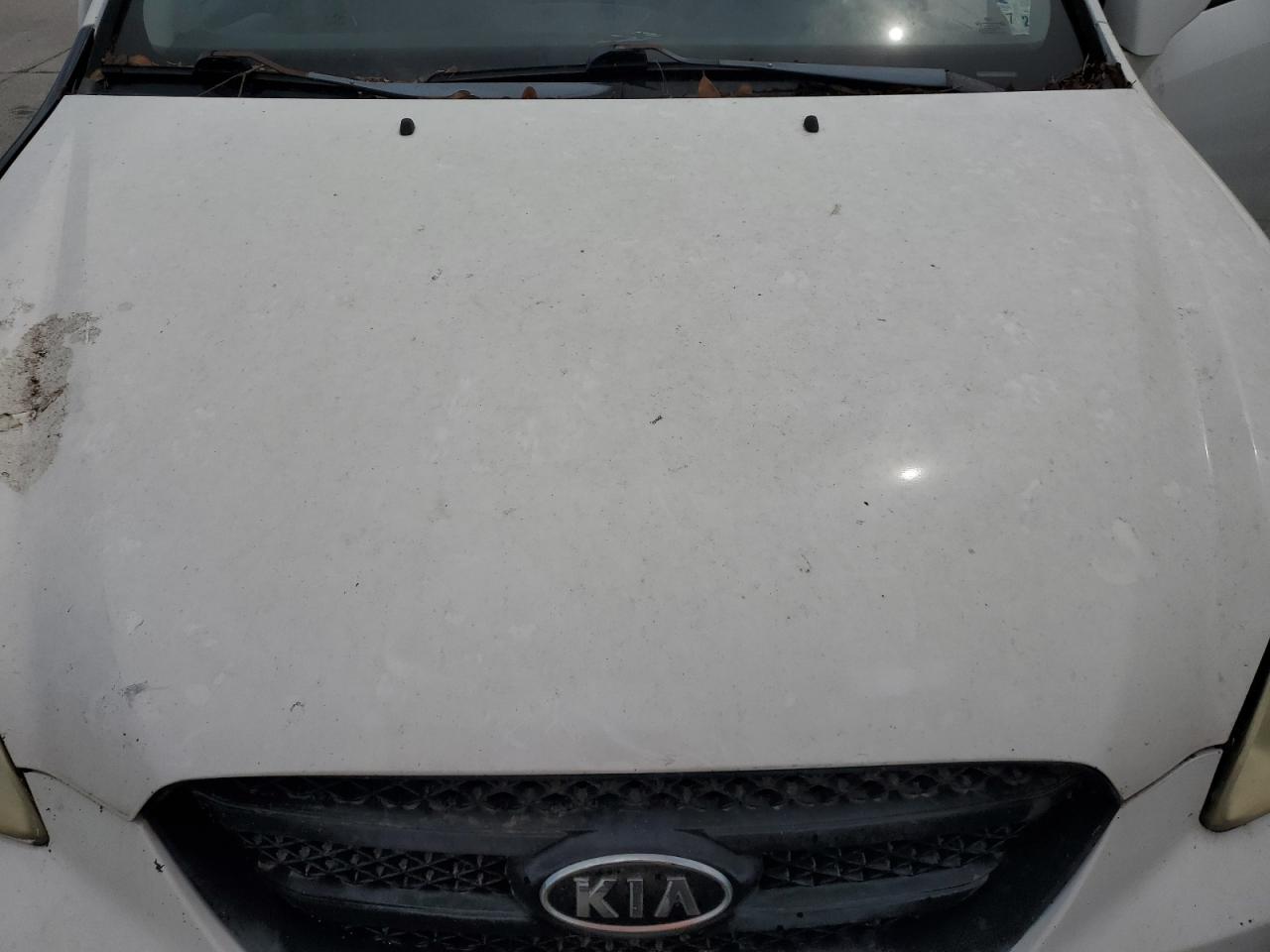 2008 Kia Rondo Lx VIN: KNAFG526187132382 Lot: 62642174