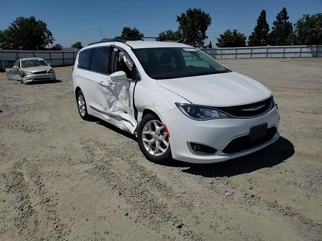 2017 Chrysler Pacifica Touring L VIN: 2C4RC1BG8HR831570 Lot: 63471314