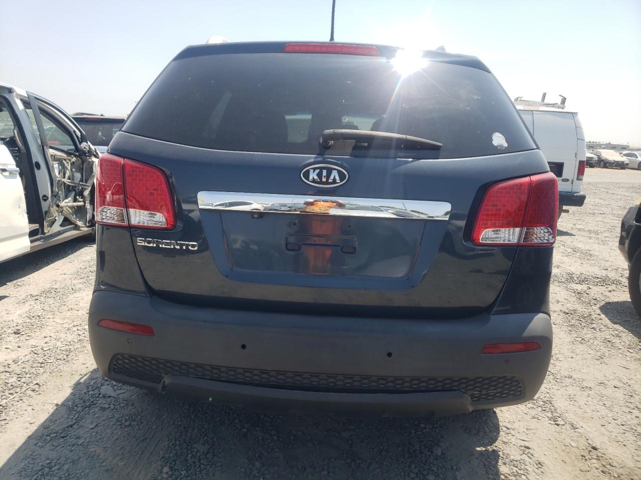 5XYKT3A19BG075835 2011 Kia Sorento Base