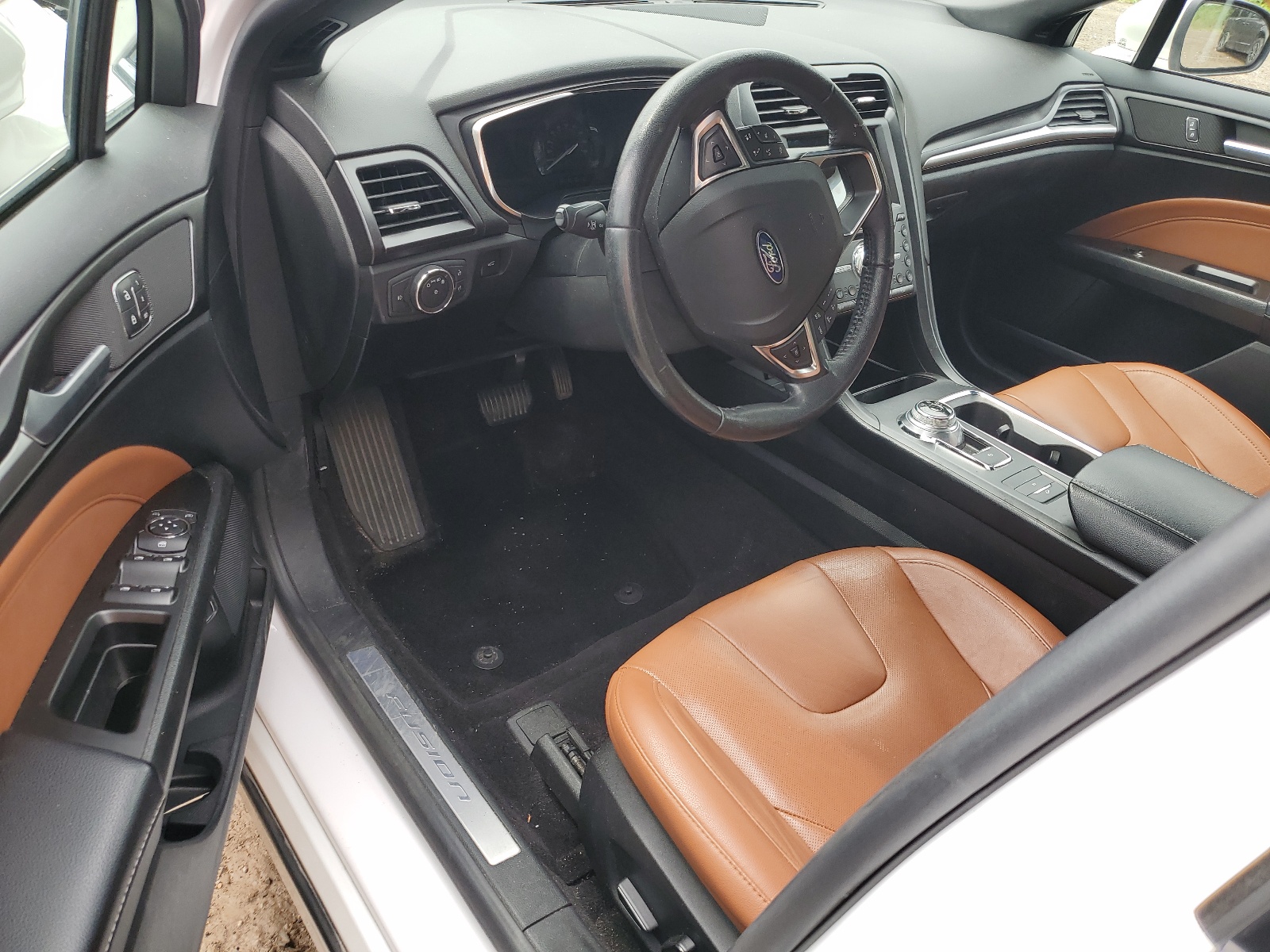 3FA6P0SU2KR185179 2019 Ford Fusion Titanium