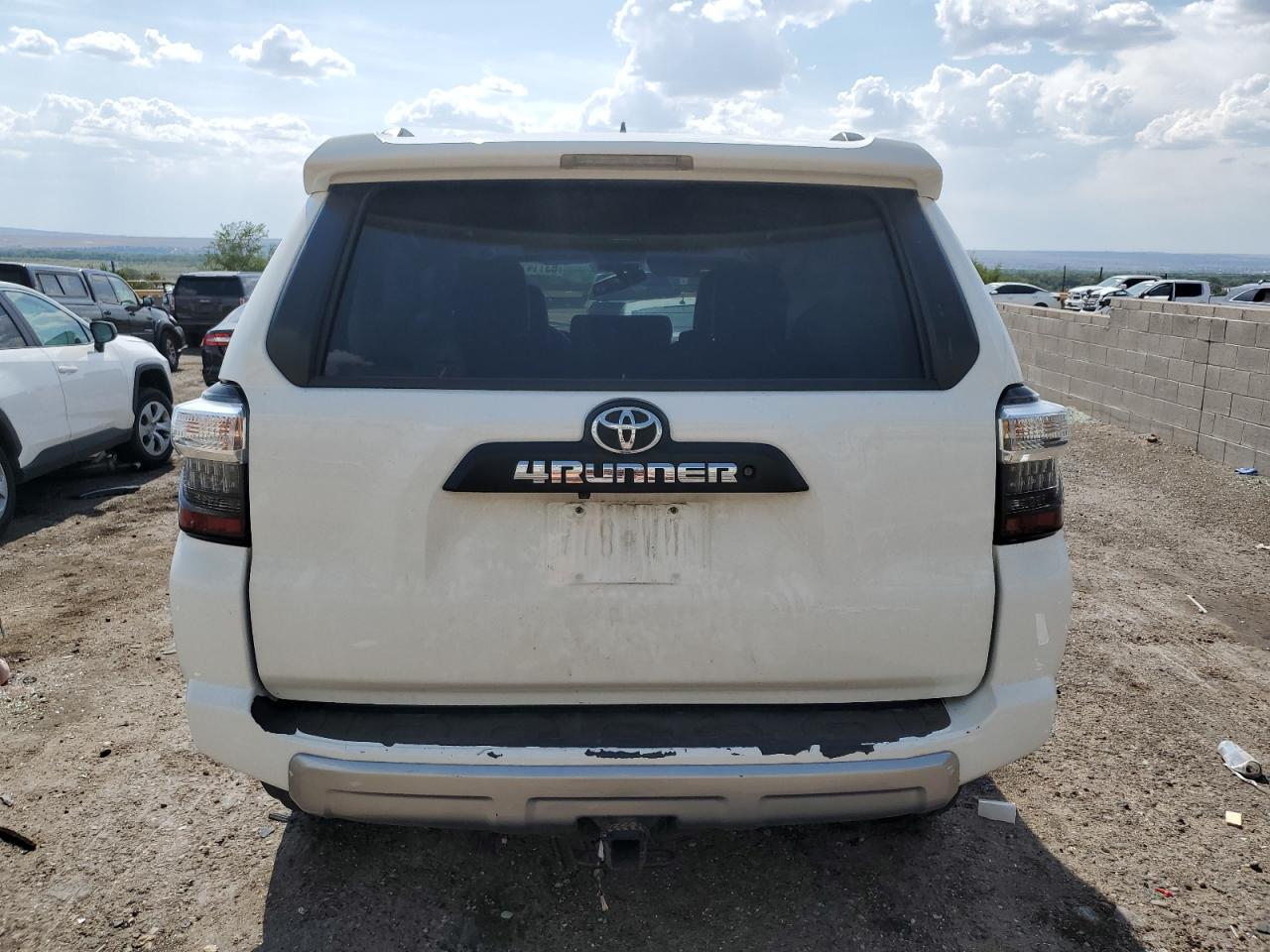 2014 Toyota 4Runner Sr5 VIN: JTEBU5JR4E5181584 Lot: 63114194