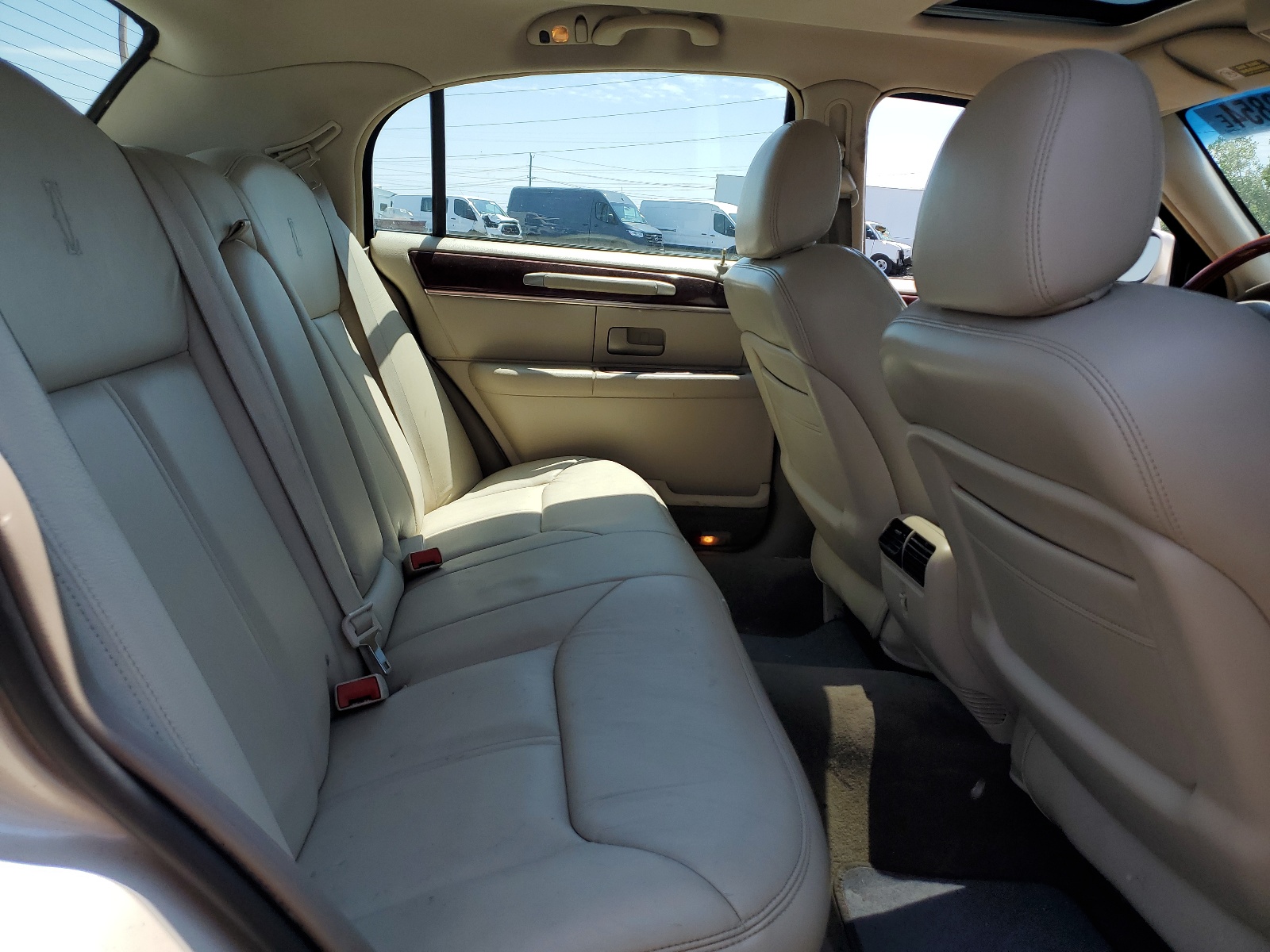 1LNHM83W63Y626076 2003 Lincoln Town Car Cartier