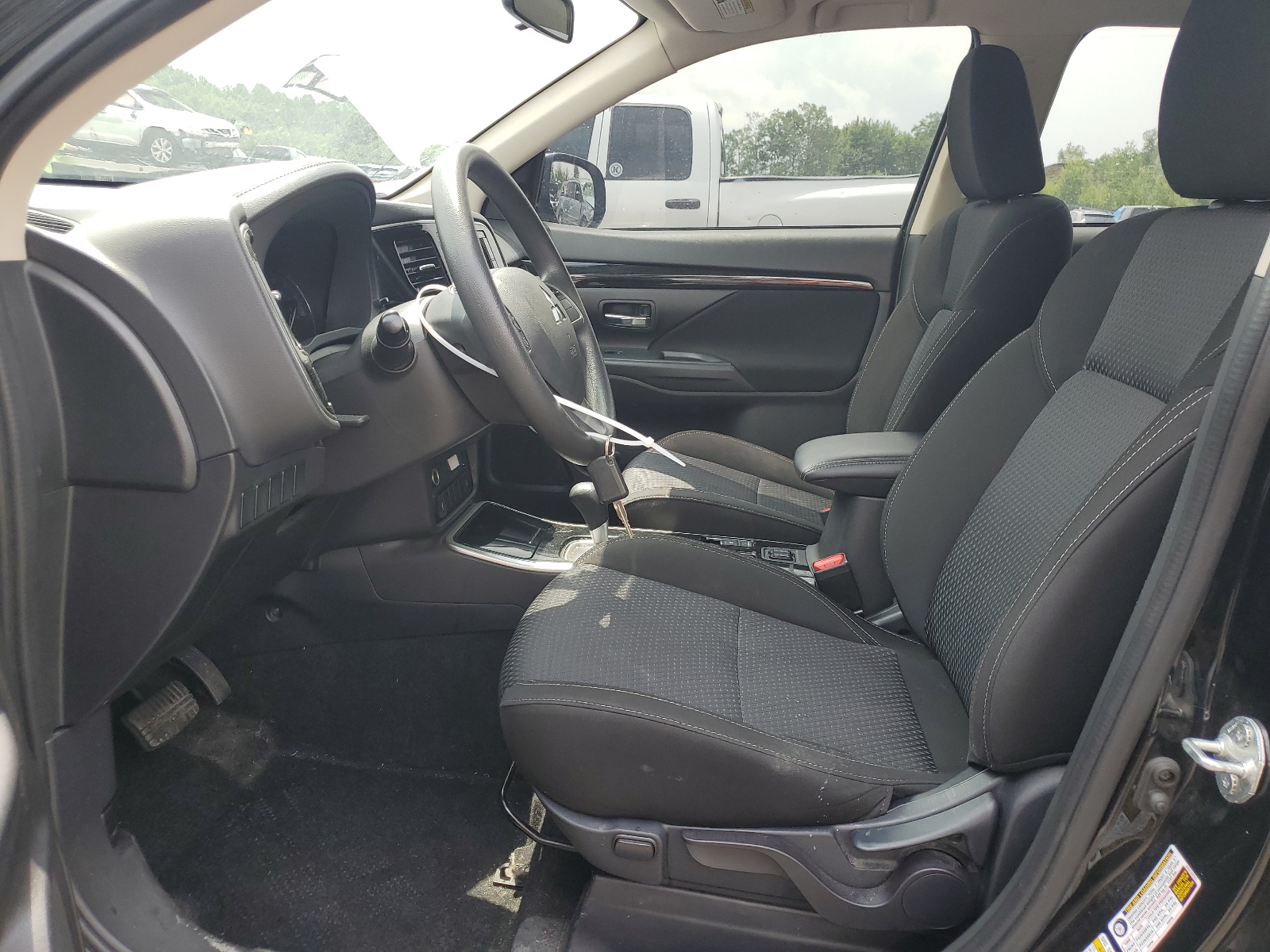 JA4AZ3A30LZ017718 2020 Mitsubishi Outlander Se