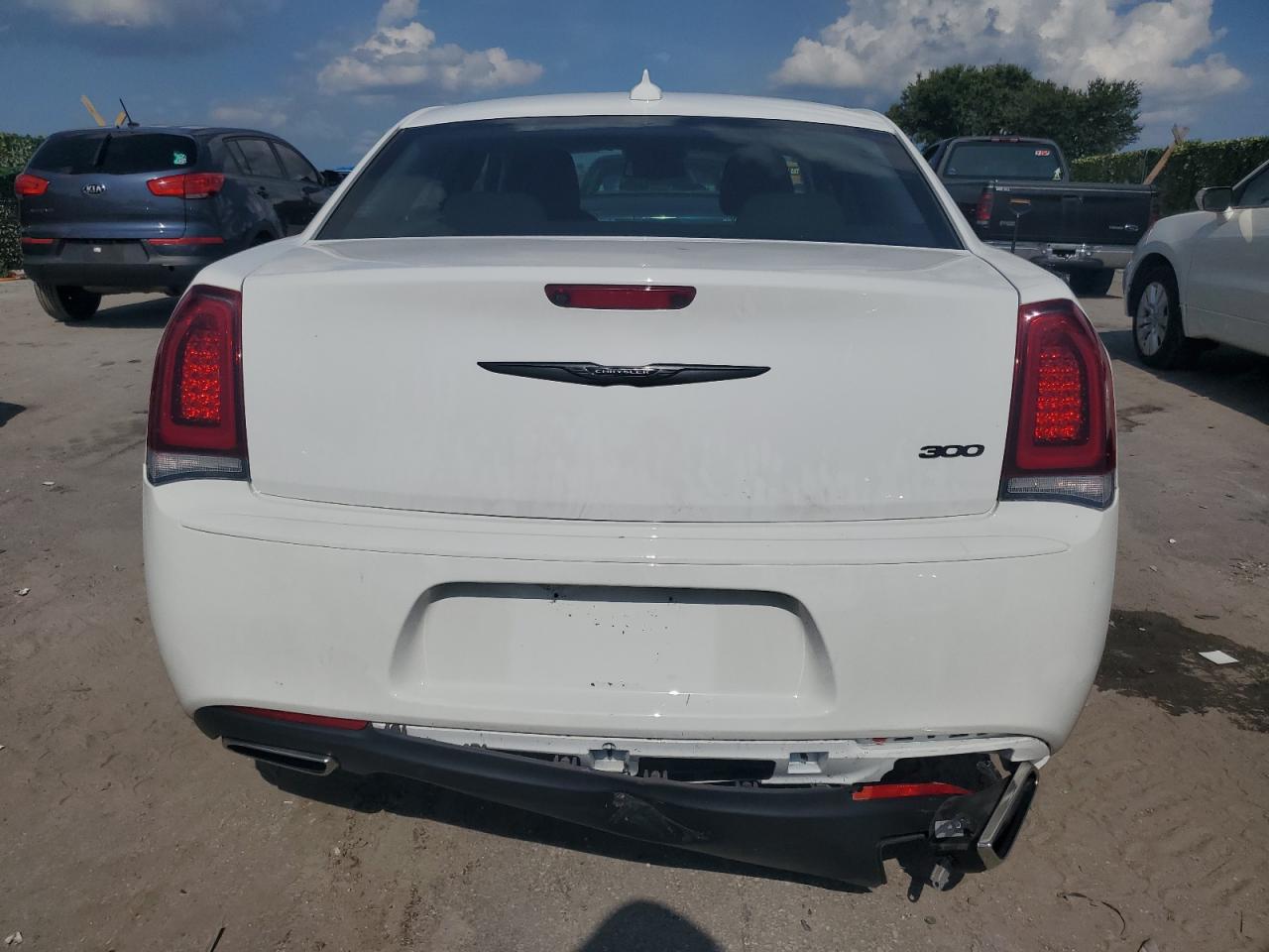 2022 Chrysler 300 Touring VIN: 2C3CCAAG5NH218190 Lot: 65536074