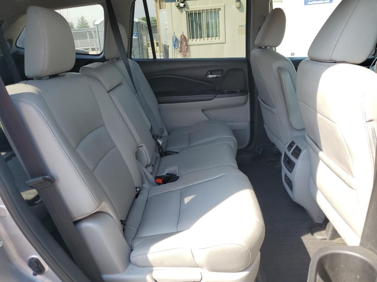 2017 Honda Pilot Touring VIN: 5FNYF6H93HB058835 Lot: 63218854